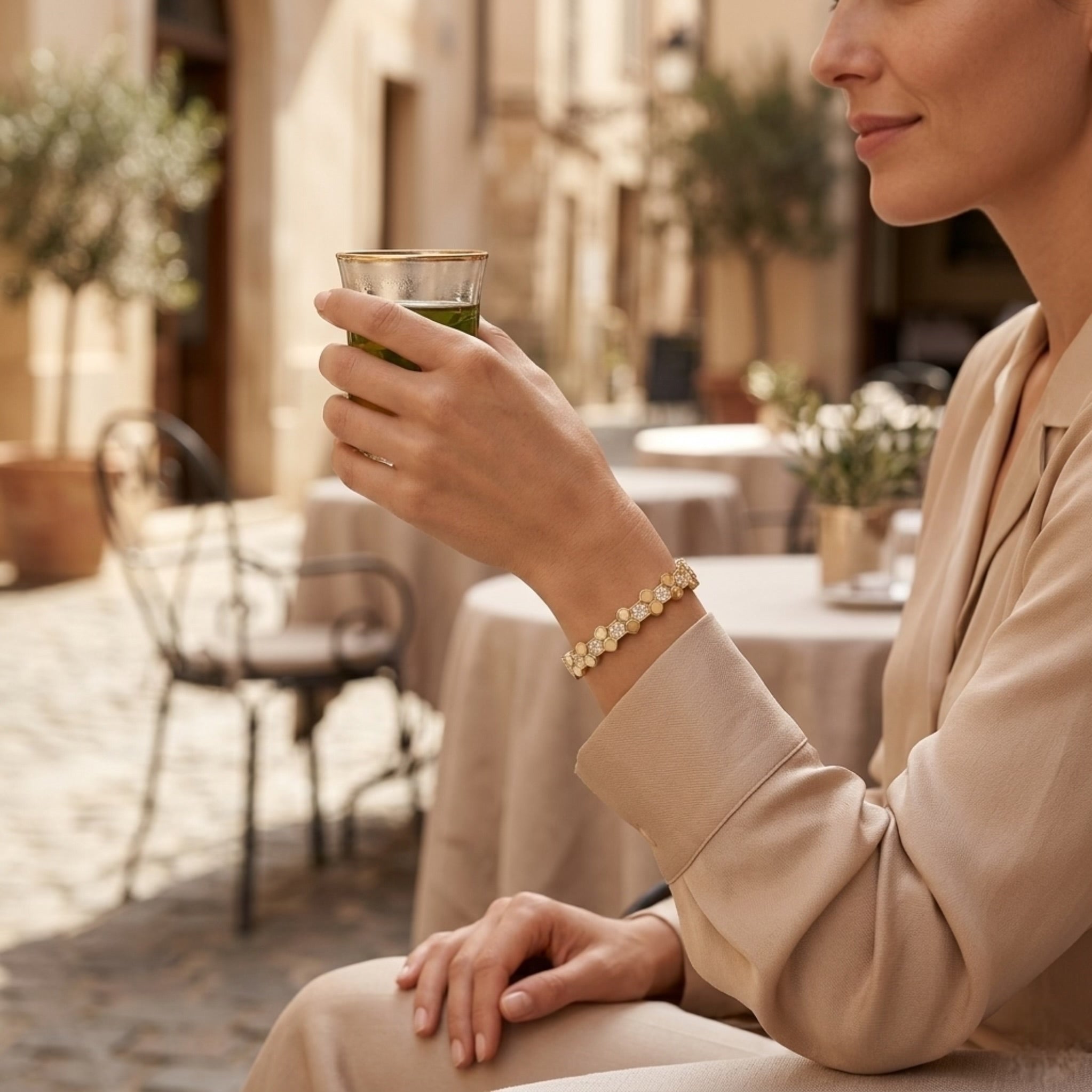 Bracelet "Labyrinthe d'Or" – Jonc Graphique & Moderne