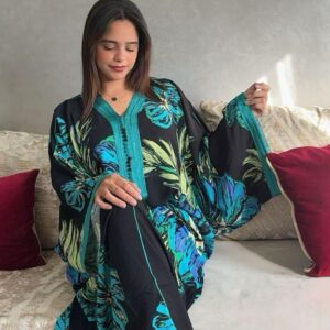 Caftan Miral – Motifs floraux bleu et vert