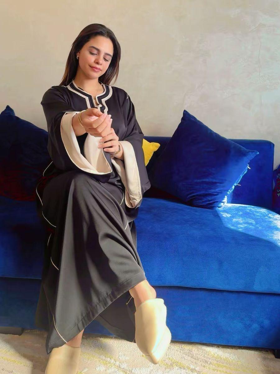 Caftan Sofia noir et cr&egrave;me port&eacute; &ndash; Maison Zayna